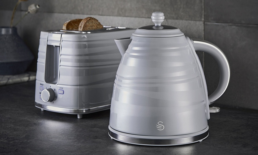 Image 16: Swan Kettle and Toaster Set