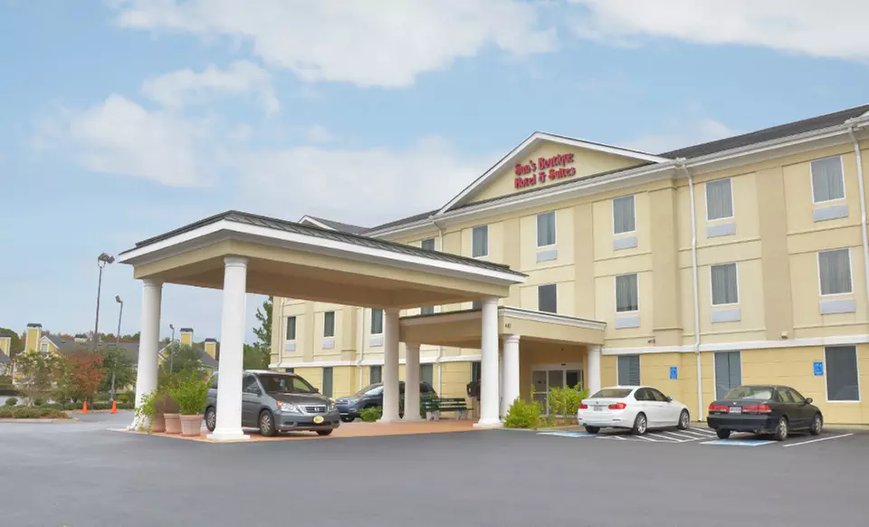 Stay at San's Boutique Hotel and Suites in Savannah, GA. Dates into November. - Second Medium