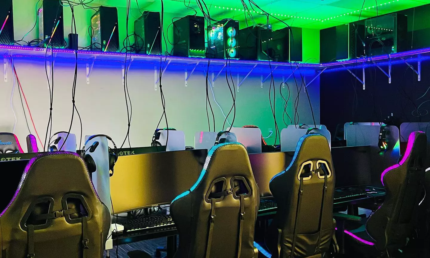 The Ultimate Gaming Marathon: Dynamic Duo Arcade,Virtual Reality Adventure  - Primary Image
