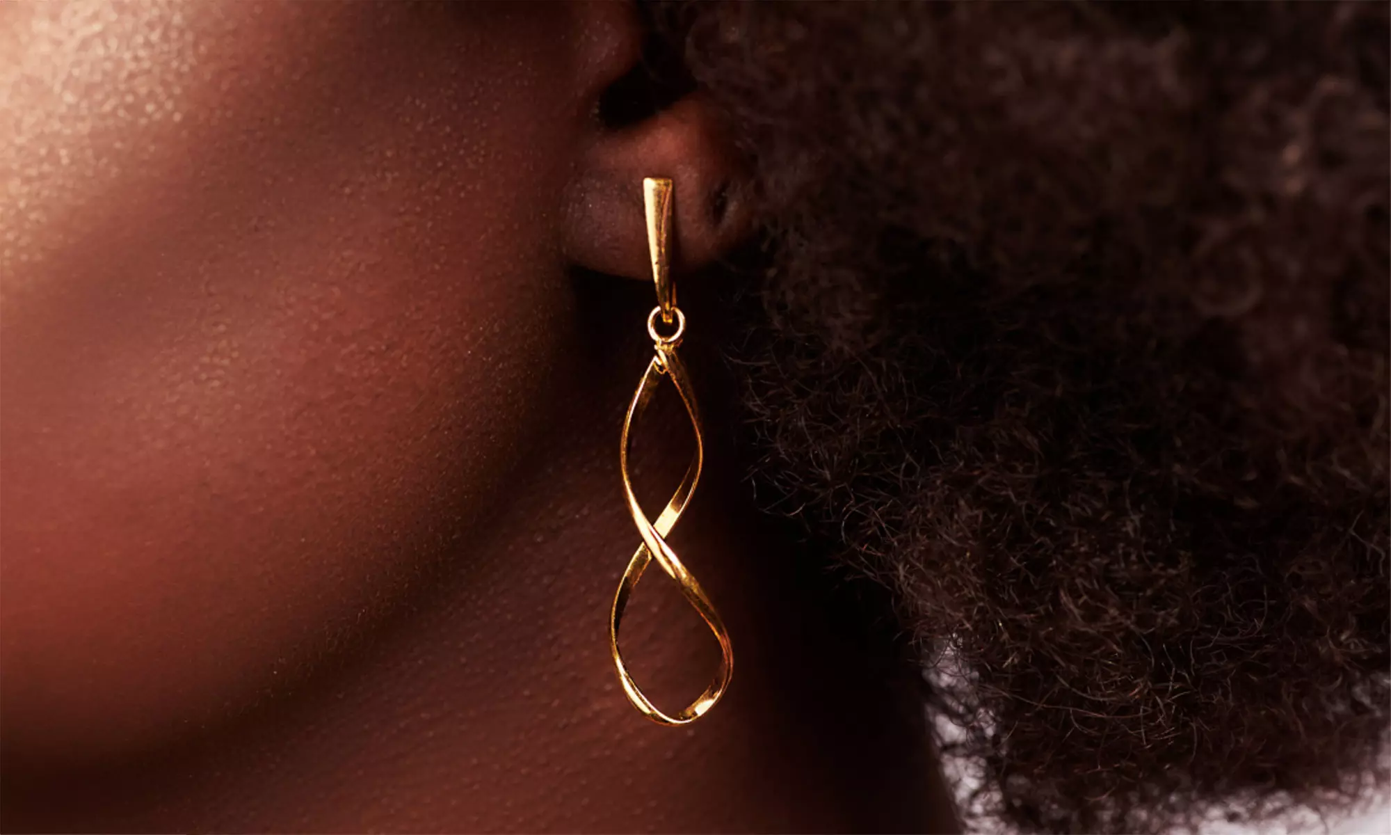 1 paar zilveren oorbellen