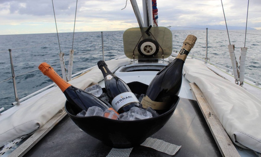 Image 8: Excursión en velero, comida y bebidas con Sailing Excursion Gulliver