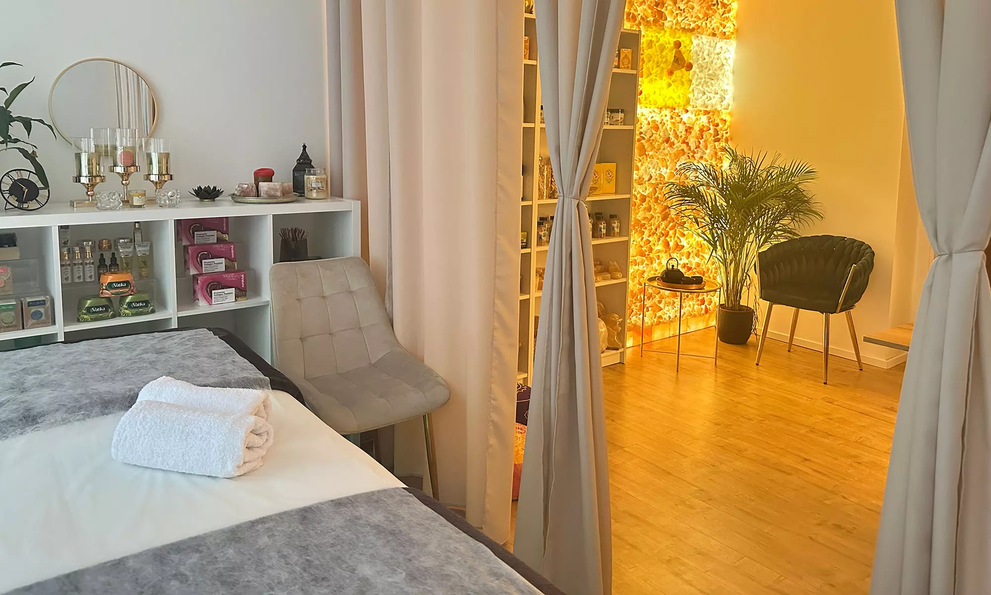 Masaż relaksacyjny z Reiki, bioenergoterapią i opcjonalna lampa LED