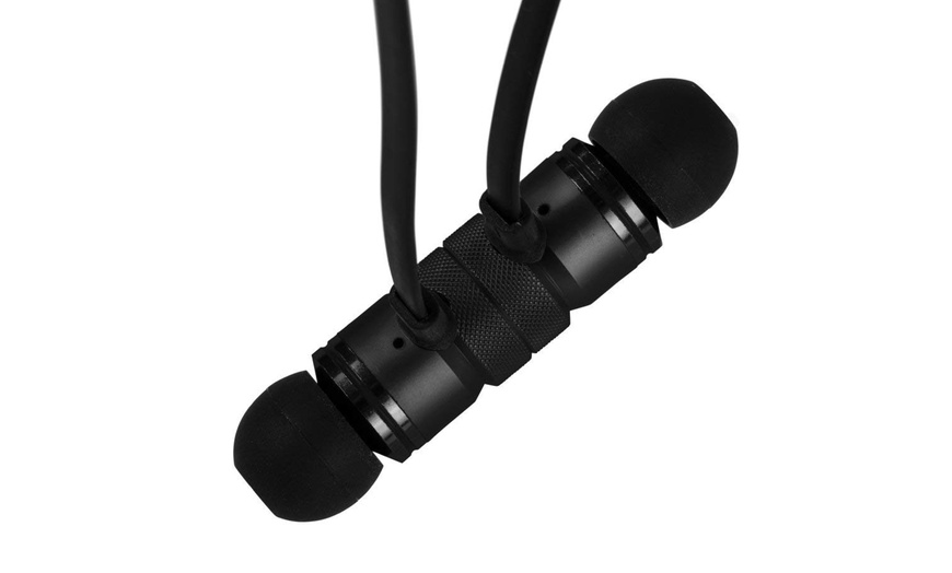 Image 7: Akai Dynmx Bluetooth Earbuds
