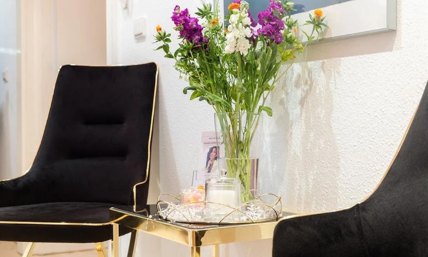 Image 5: 1 oder 2x Microneedling mit Hyaluron inkl. Diamant-Mikrodermabrasion