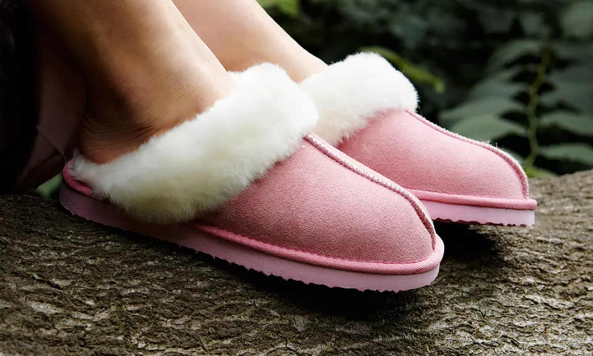 Snow Paw Women’s Sheepskin Slippers