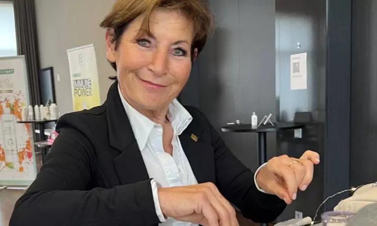 1 oder 2 Sitzungen: 45 Min. Gesichtsbehandlung für 1 Person