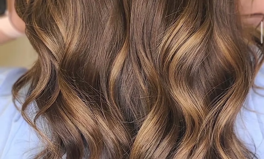 Image 2: Expert Stylists and Personalized Consultations for Perfect Hair