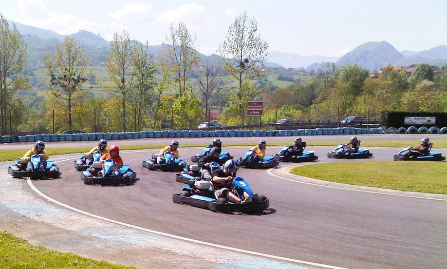 Image 6: Tandas de 10 minutos en Karting Soto de Dueñas para 1 o 2 adultos