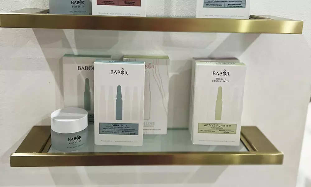 Microneedling inkl. Bio-Gold-Hyaluronsäure und /oder Aqua-Facial inkl. Pflege für 1 Person (bis zu57% sparen) - Second Medium