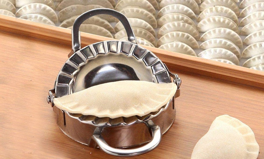 Image 1: Molde para empanadas