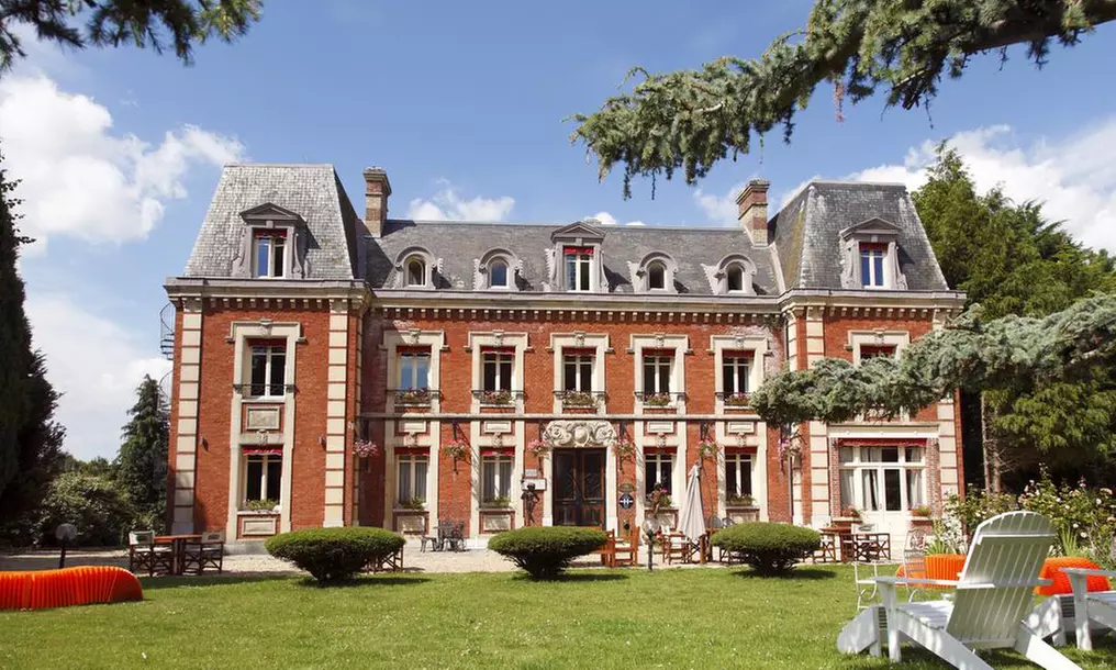 Haute-Normandie: 1 à 3 nuits avec verre de bienvenue, option dîner et/ou pdj au Château Corneille pour 2 - Primary Image