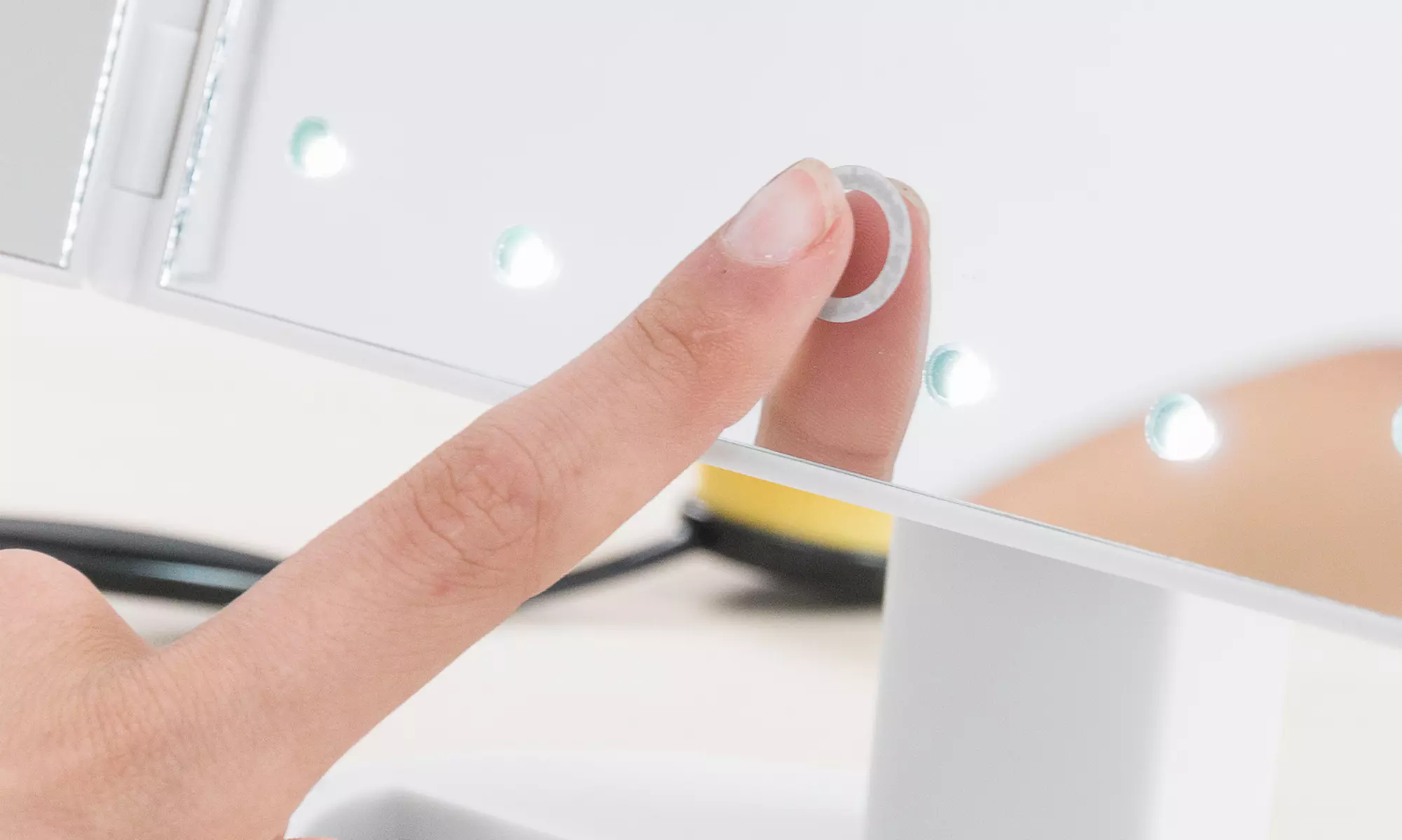 InnovaGoods LED Vergrößerungsspielgel oder klappbarer LED-Spiegel