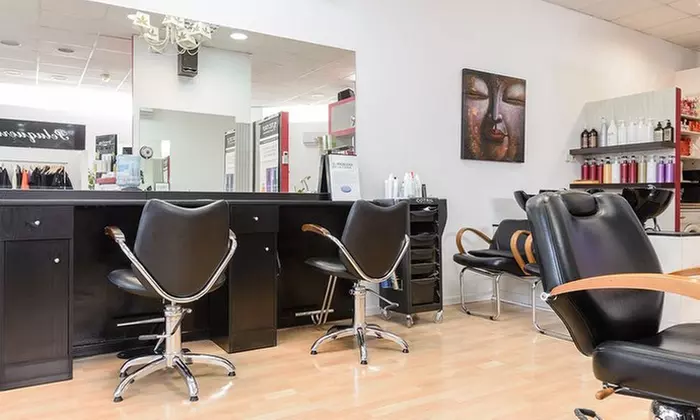 Microblading y diseño de cejas con hilo o micropigmentación de labios