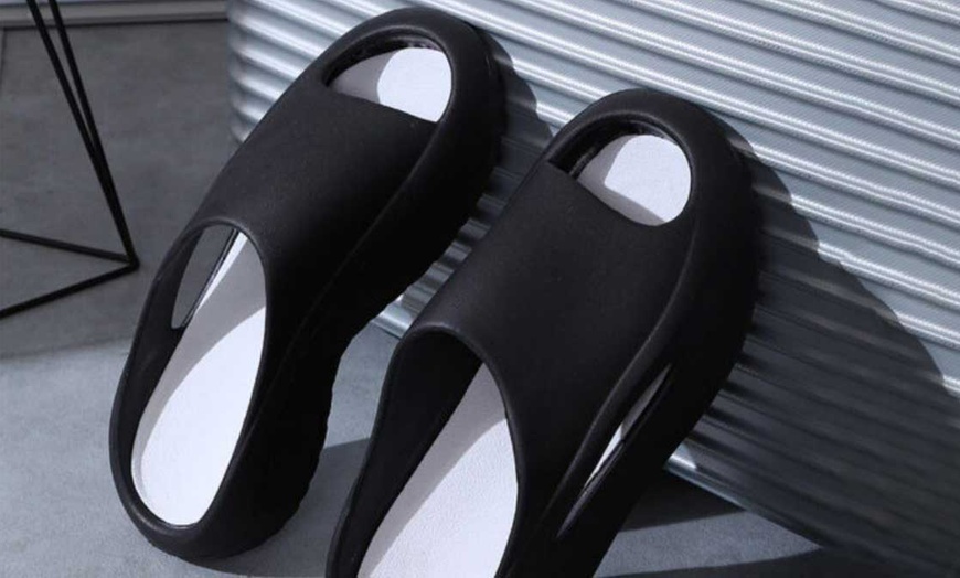 Image 8: Non Slip Men Sliders