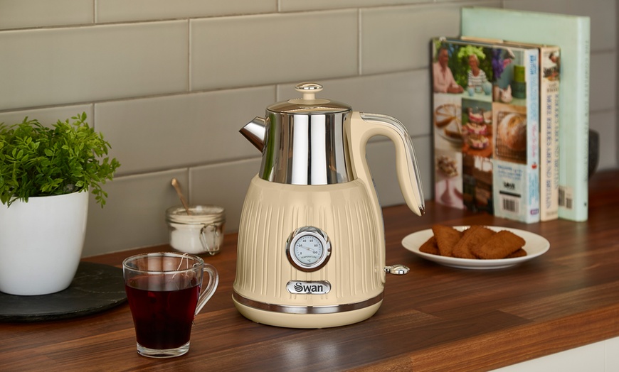 Image 4: Swan Kettle and Toaster Set