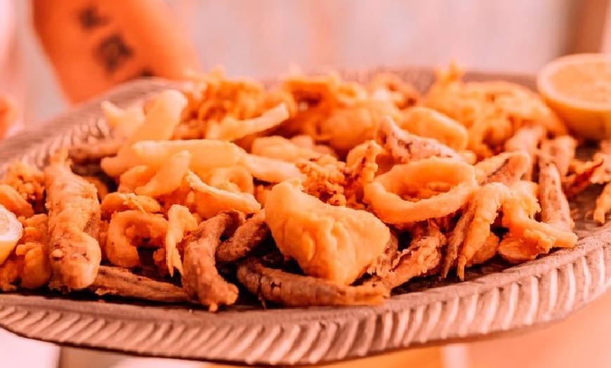 Image 12: ¡Del mar al plato! Menú de pescaito malagueño para 2 o 4 personas