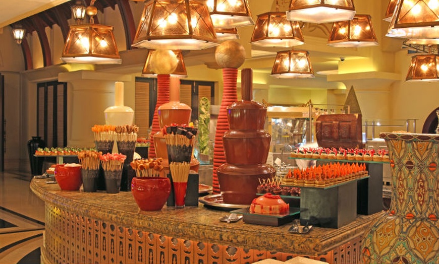 Image 7: Buffet at Shangri-La Hotel