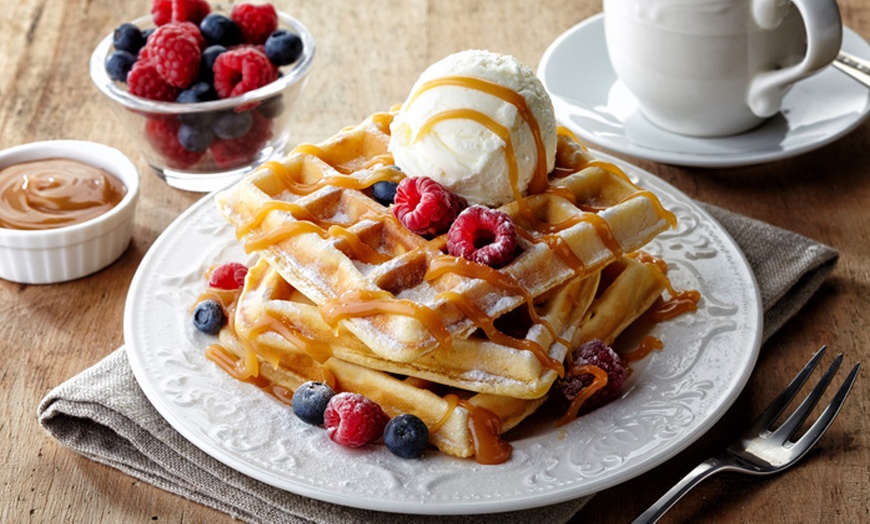 Image 1: Crêpe/Gaufre et boisson chaude