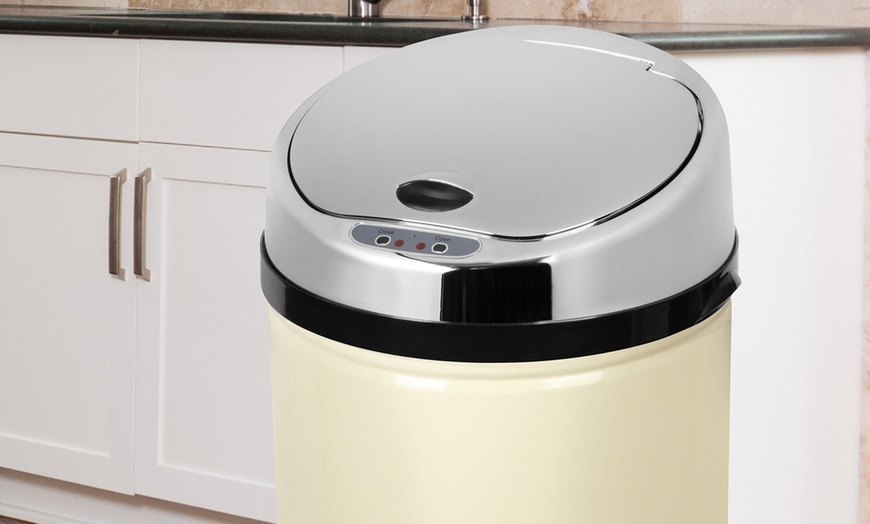 Image 13: Morphy Richards Sensor Bin 50L