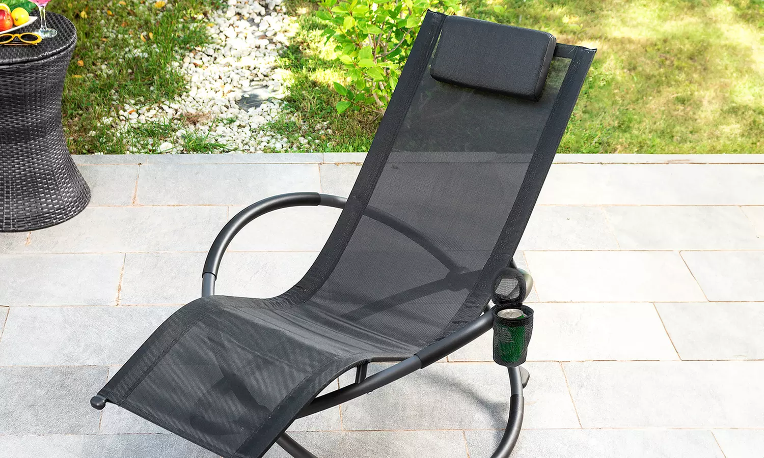 Chaise longue pliable à bascule de la marque InnovaGoods