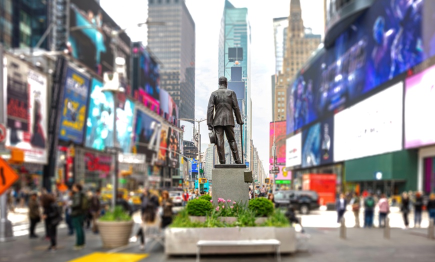 Image 11: Up to 27% Off 4.5-Hour Manhattan Bus & Walking Sightseeing Tour