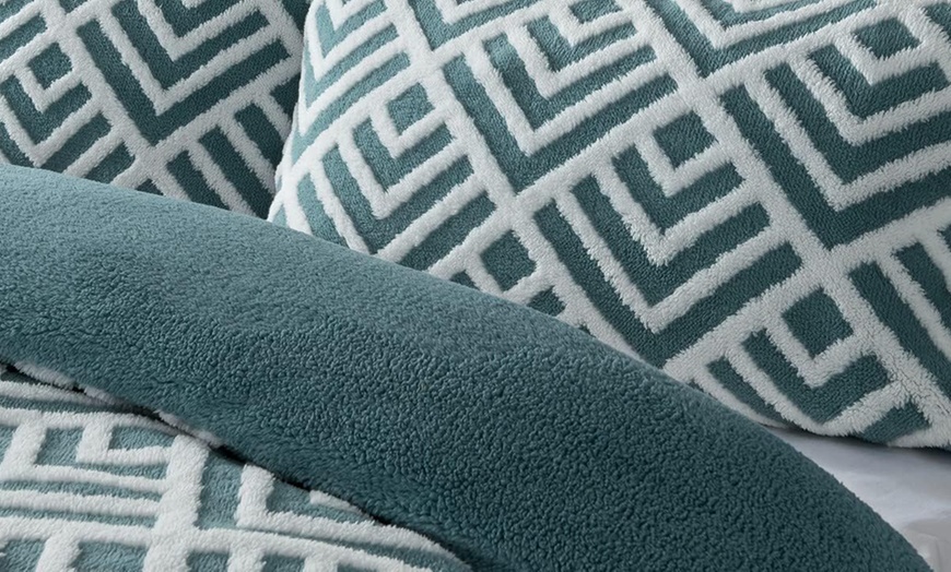 Image 11: Smart Living Premium Geo Jacquard Fleece Duvet Set