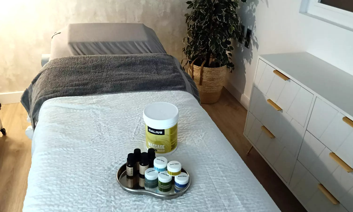 Masaje relajante con aceites esenciales, y opción a rituales a elegir