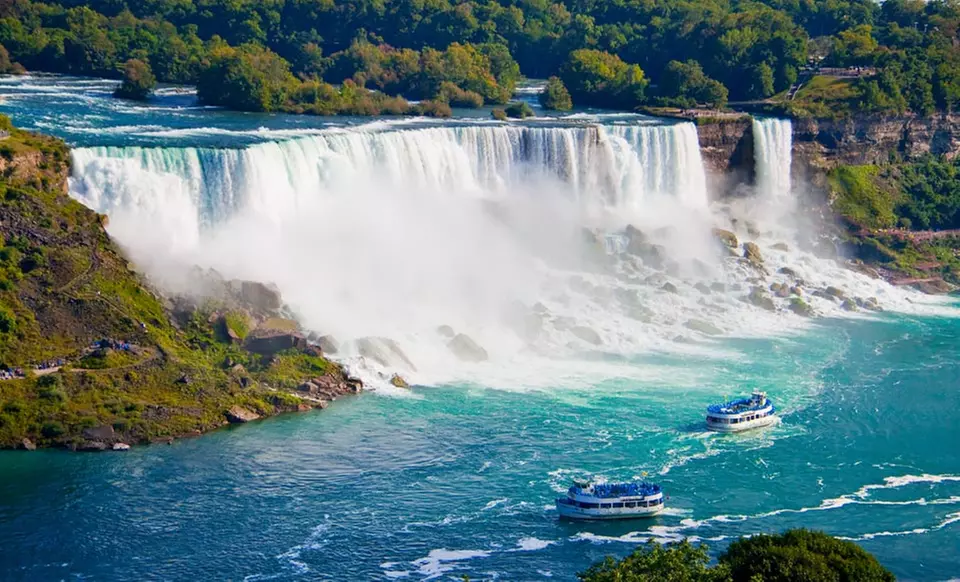 1-Night Stay with an Optional Wine Tour at Comfort Inn Lundy's Lane Niagara Falls in Ontario. Combine Up to 5 Nights.﻿ - Primary Image