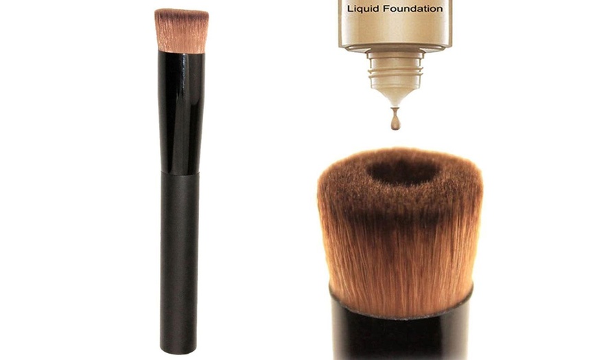 Image 3: Liquid Foundation Brush