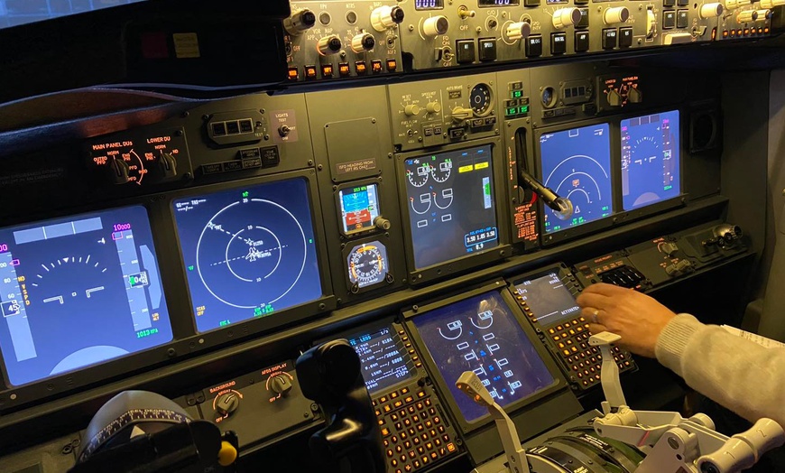 Image 6: 30 or 60-Min Flight Simulator Experience: Choice of Boeing 737 & More