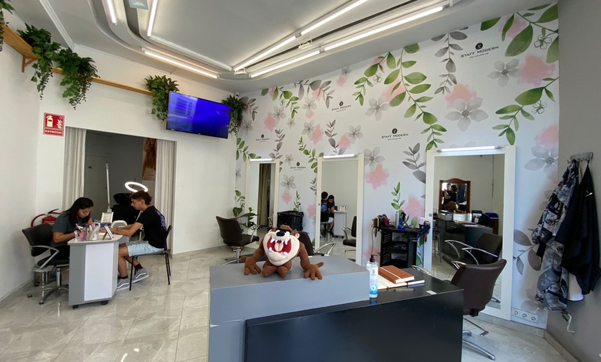 Image 3: Sesión de peluquería en Staff Modern España - Peluquería