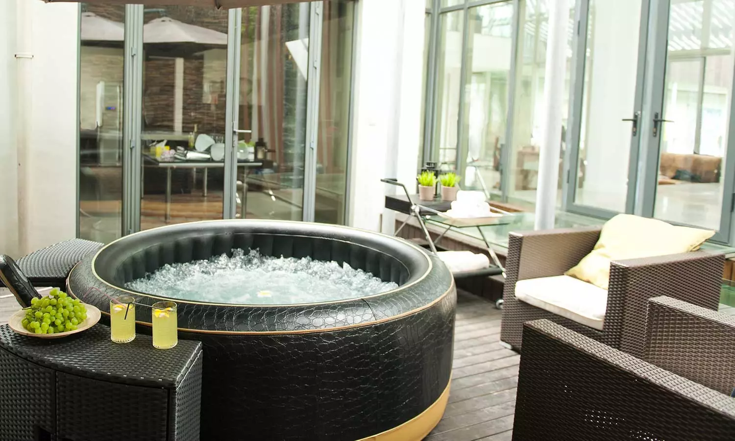 MSpa Luxury Exotic Bubble Spa with Crocodile Skin Pattern (Seats 4 or 6) - Primary Image