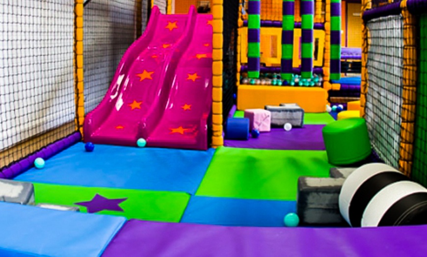 Image 2: Soft Play Party With Food