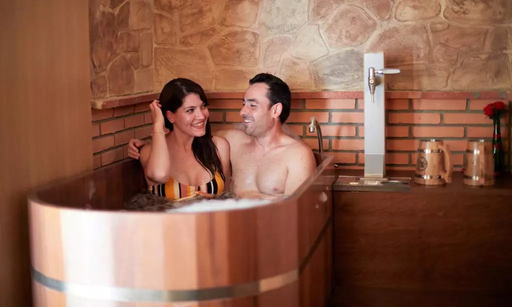 Beer spa con baño de cerveza, degustación, sauna y relax para 2