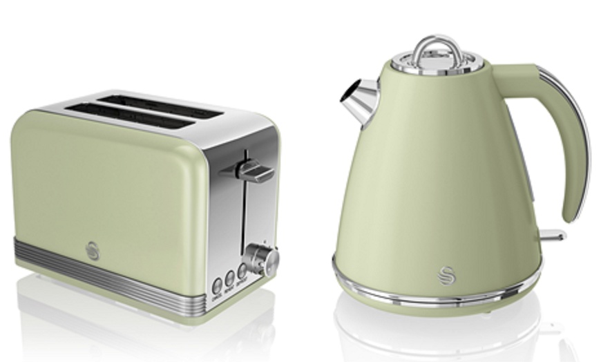 Image 13: Swan Retro Jug Kettle and Toaster