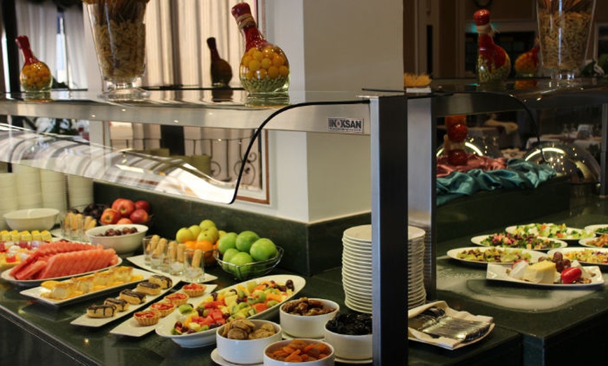 Image 2: Buffet at Al Diar Dana Hotel