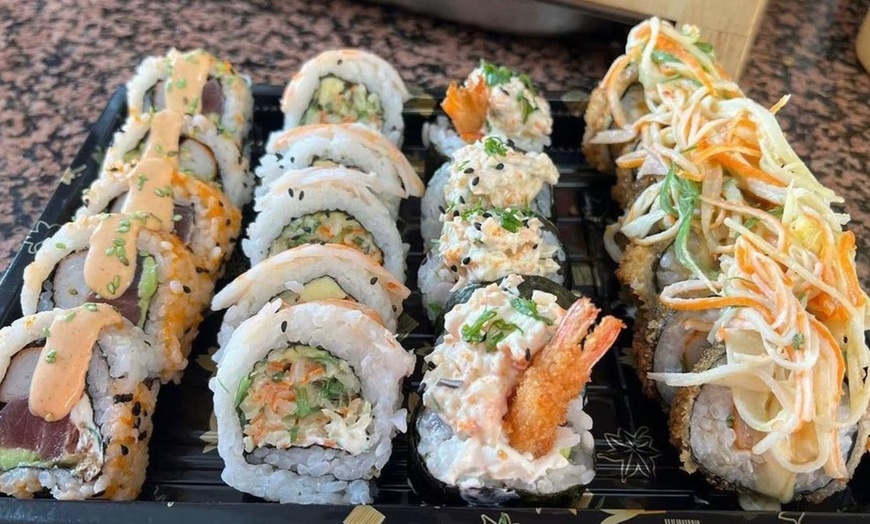 Image 7: De Sevilla a Japón en un pispás: menú de sushi para 2 o 4 personas