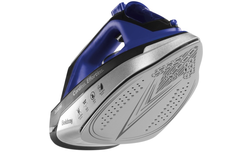 Image 6: Beldray Cordless Steam Iron