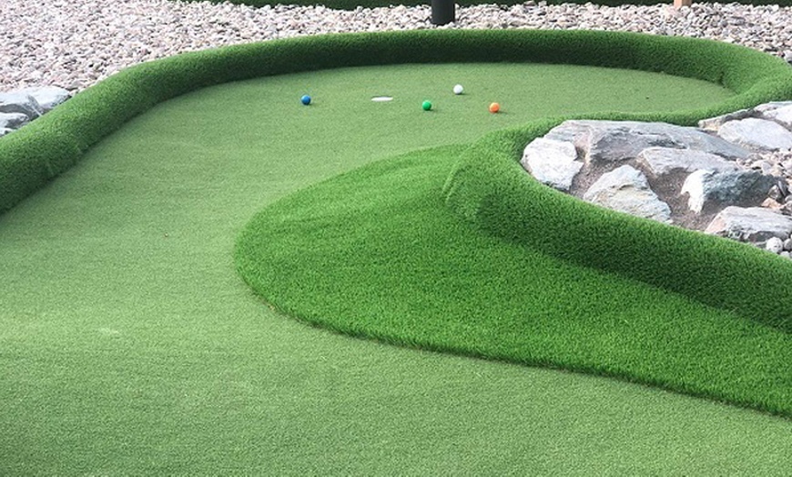 Image 2: Mini Adventure Golf