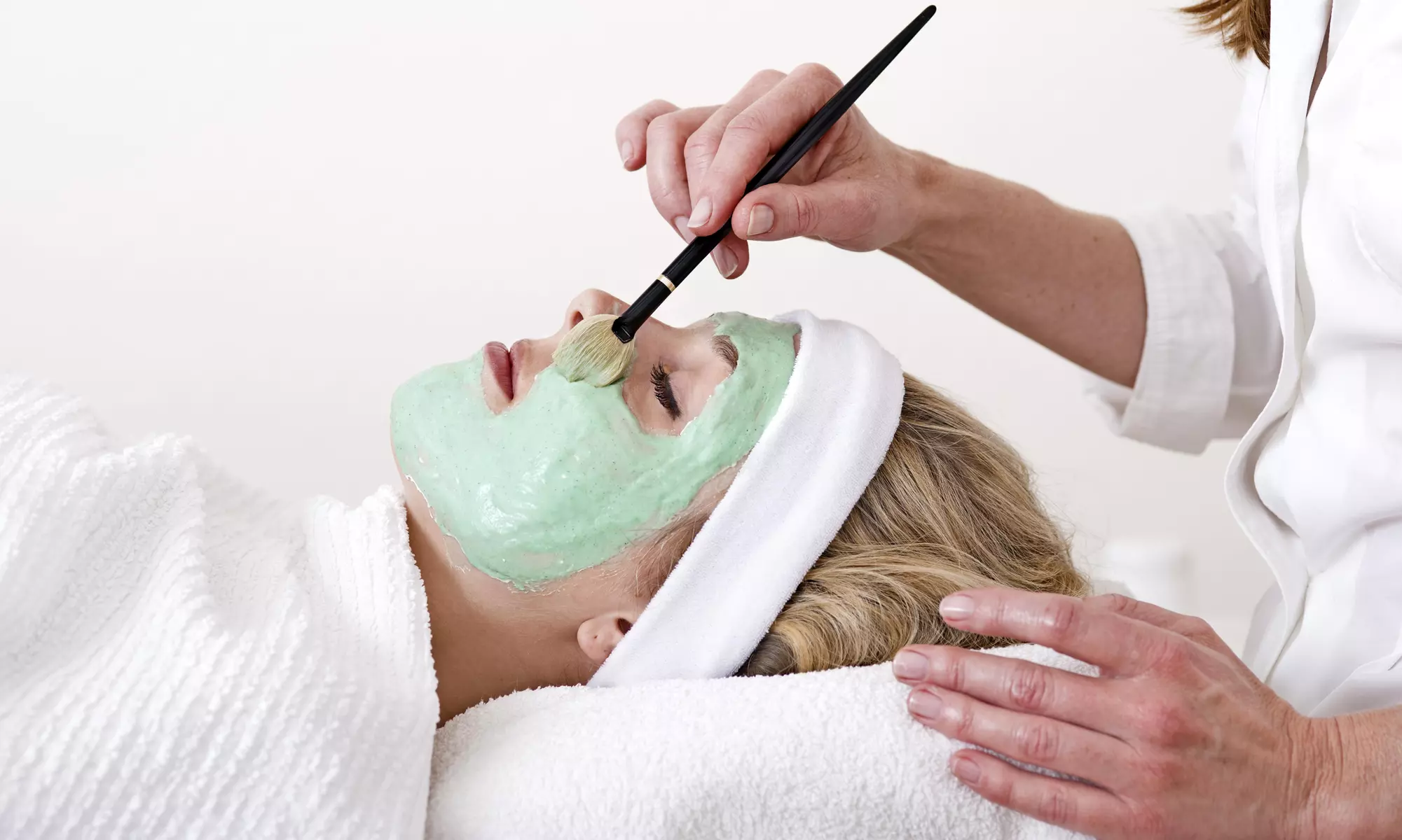 Two-Hour Retro Style and Beauty Course at Spas with Lena (62% Off) - Primary Image