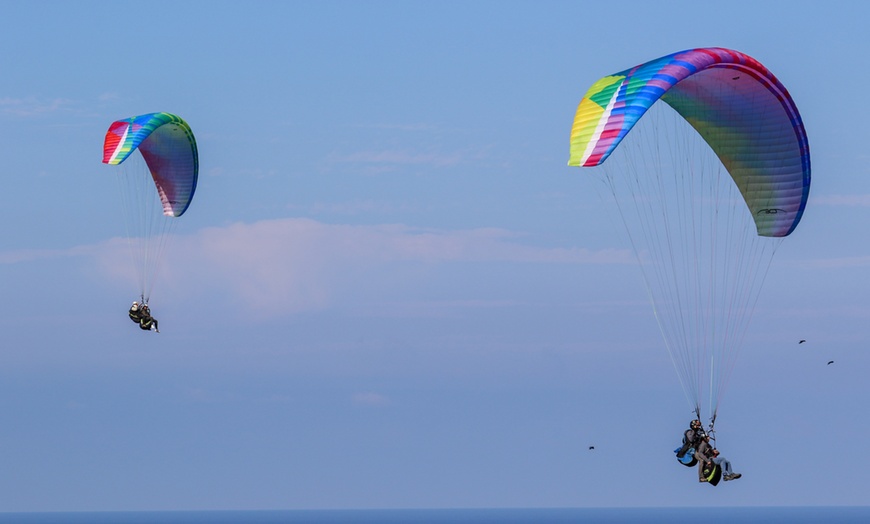 Image 1: Vuelo en parapente biplaza