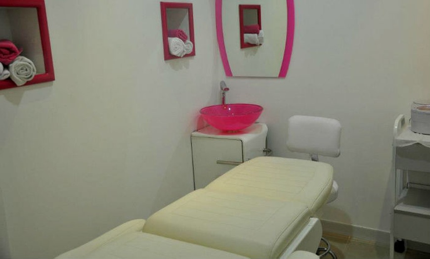 Image 2: Platinum Ultimate Facial