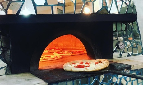 Menu pizza classica o gourmet per 2 o 4 persone da Mobydick Trattoria e Pizzeria (sconto fino a 56%)