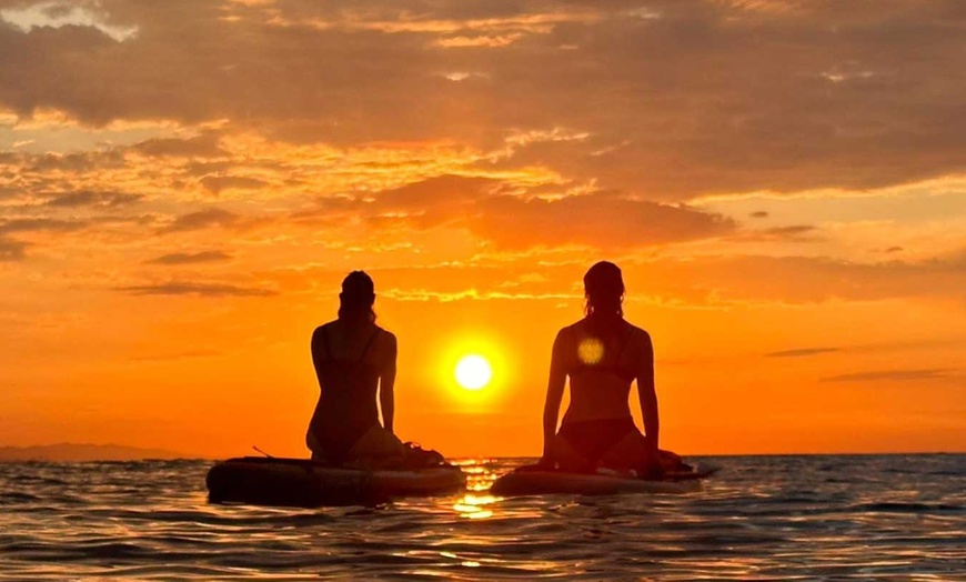 Image 3: ¡Empieza el día de forma diferente! Paddle surf al amanecer con fotos