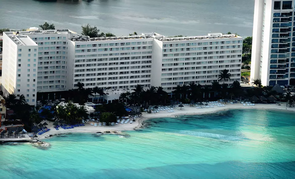 $384 for a Four-Night, All-Inclusive Stay in a Standard Room at Grand Oasis Palm, Oasis Sens, or Grand Oasis Cancun - Primary Image
