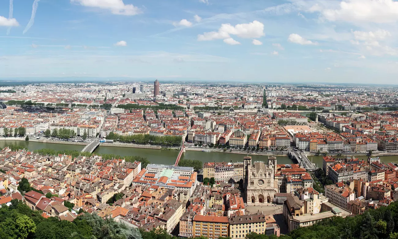 Lyon Est : chambre Double ou Triple avec petit-déjeuner pour 2 ou 3 personnes à l'Adonis Lyon Est Hôtel Artys - Primary Image