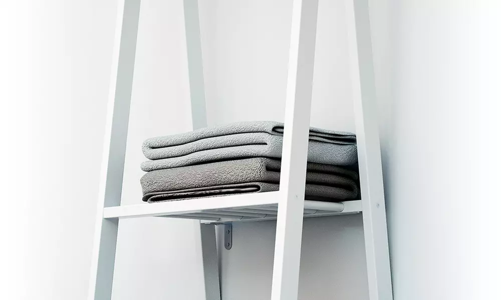 Kindvriendelijk kledingrek met speelgoed- en schoenenplank