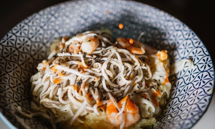 Image 3: Menú degustación con platos a compartir, postre y bebida para 2 o 4 