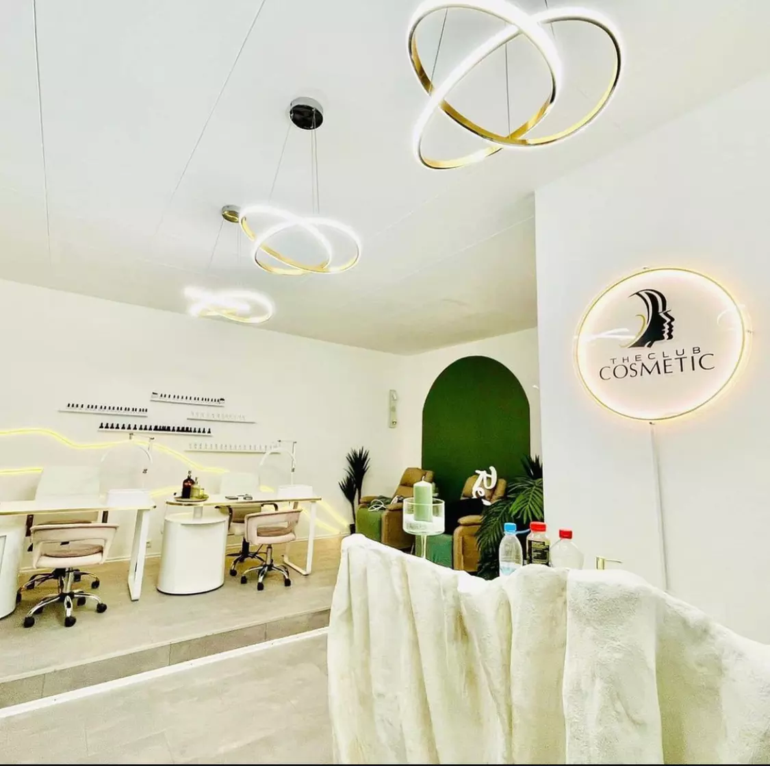 Permanent Make-up für Wimpernkranzverdichtung oder Microblading bei The Club Cosmetic (bis zu 33% sparen)