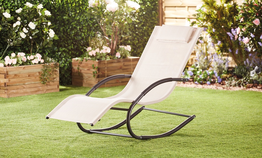 Image 4: Zero Gravity Lounger